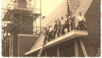 <p>Die Kunst des Dachdeckerhandwerks wurde über Generationen weitergegeben. Dadurch entickelte sich der Familienbetrieb Schneider immer weiter.</p>